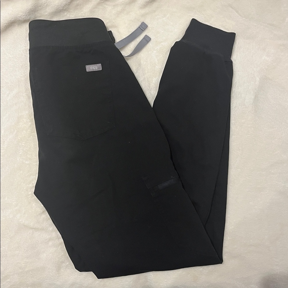 FIGS Zamora joggers in Black